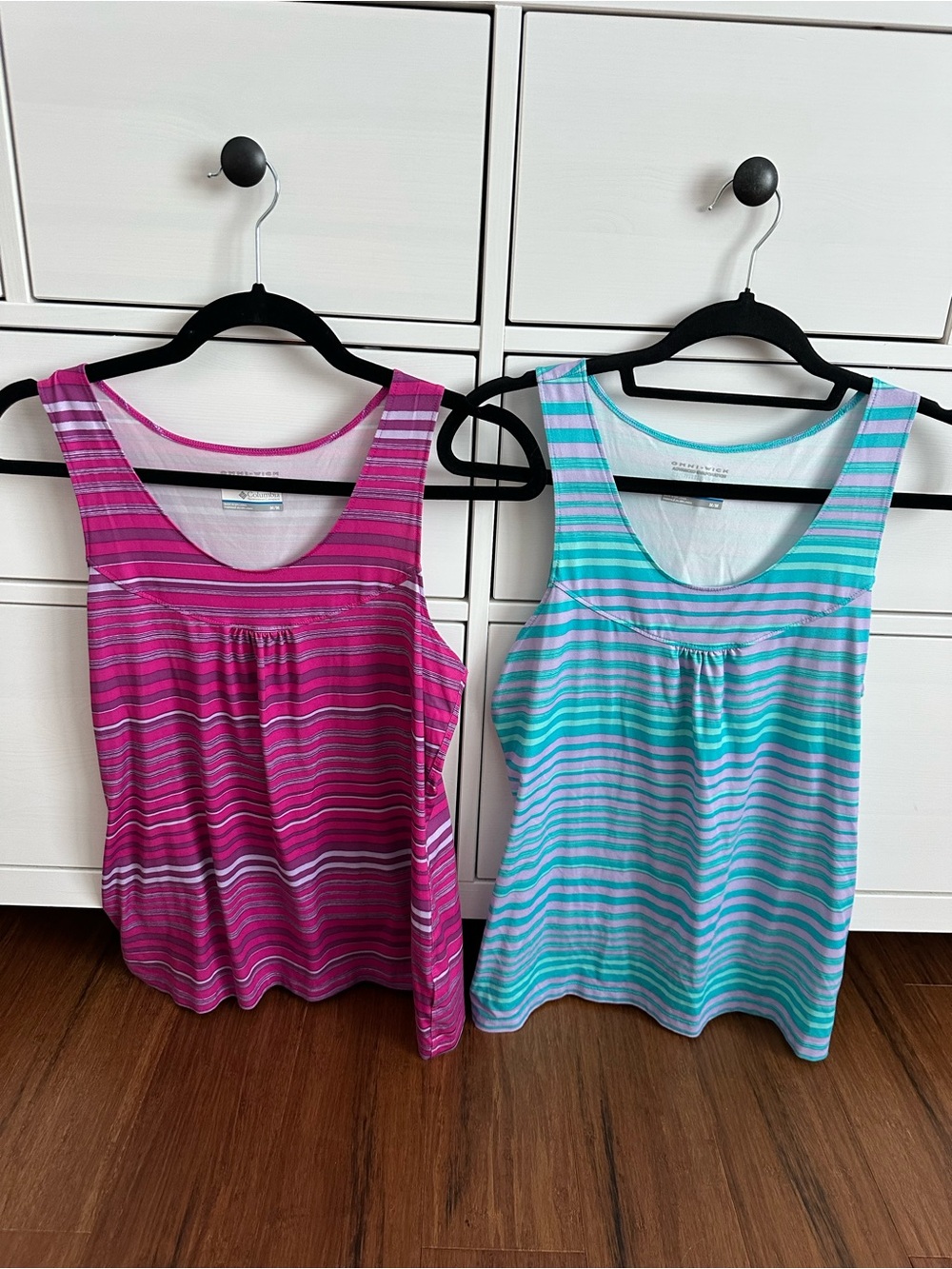 Columbia Women’s Scoopneck Athletic Omni Tank Bundle Pink and Turquoise Size M